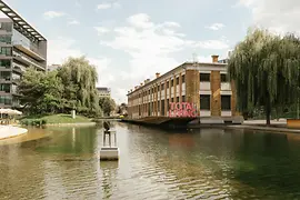 Viertel Zwei, lake, Total Living logo