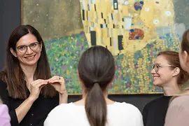 Group of people in the Upper Belvedere in front of Gustav Klimt’s painting “The Kiss”