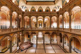 MAK (Museo de Artes Aplicadas de Viena), sala principal con columnas