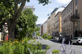 Scène de rue avec espaces verts sur la Margaretenstraße à Vienne