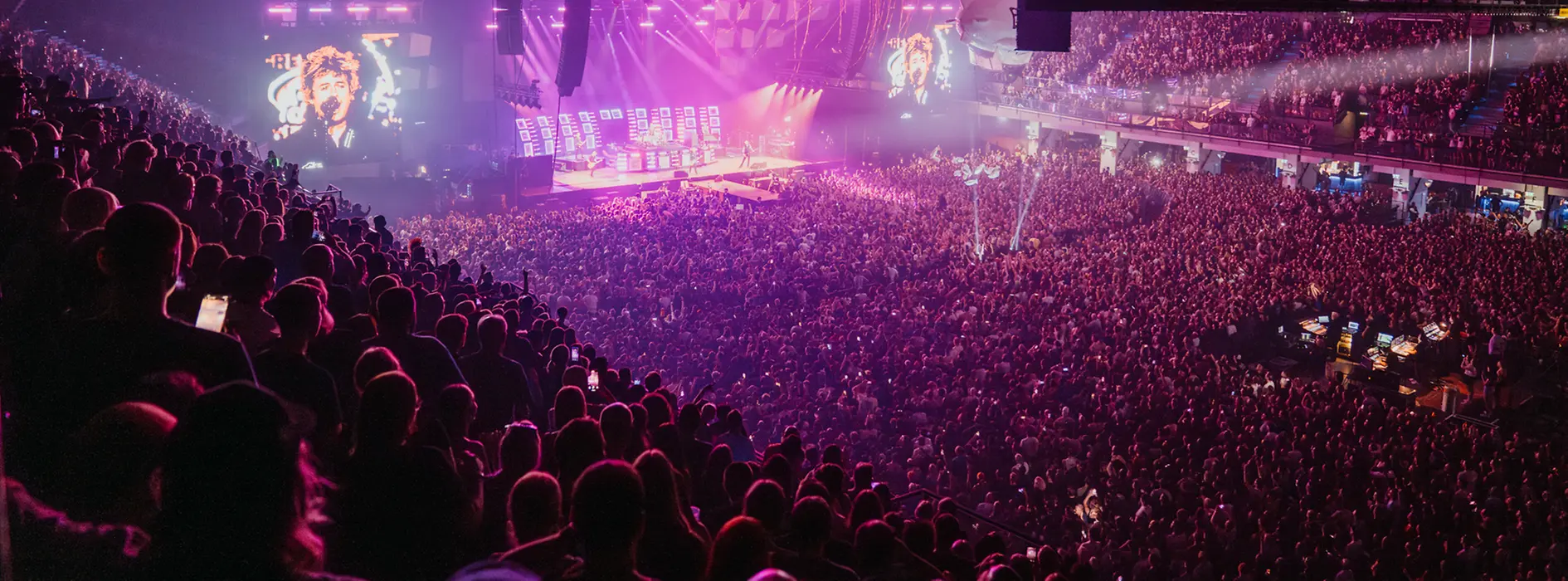 A full Vienna Stadthalle during a Green Day concert in 2025