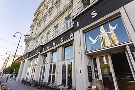 Vista exterior del Café Français